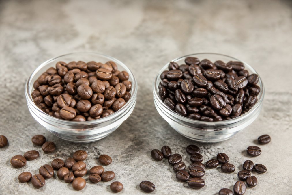 Light Roast vs Dark Roast Caffeine Content Explained